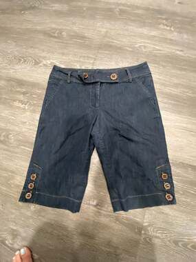 Sele Dark Wash Denim Button Detail Bermuda Shorts Size 9/10